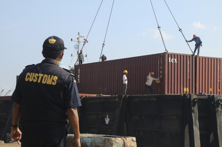 Indonesia trả 7 container rác lại cho Pháp, Hong Kong - Ảnh 2.