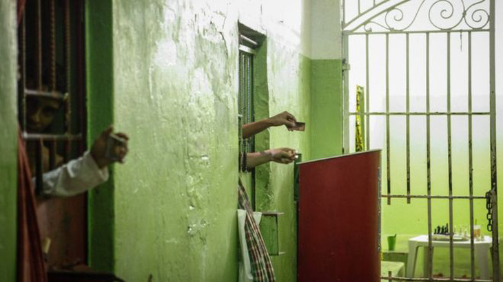 Băng đảng Brazil hỗn chiến, chặt đầu trong nhà tù, hơn 50 người chết - Ảnh 1.