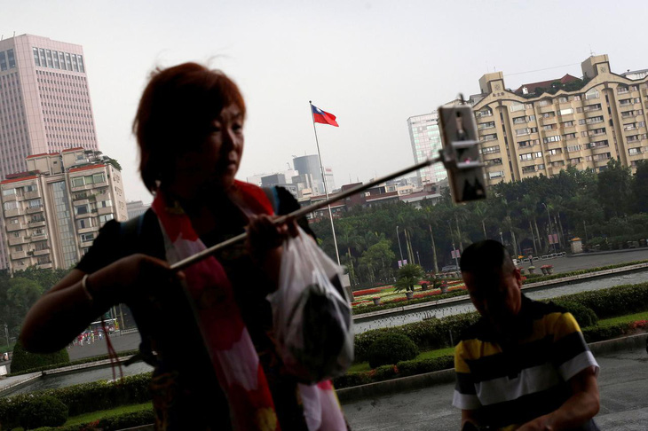 Trung Quốc cấm công dân du lịch tự túc tại Đài Loan - Ảnh 1.