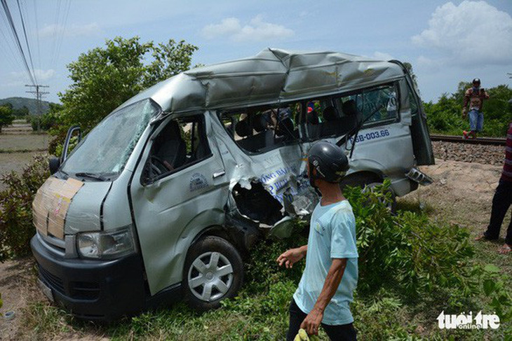 Đề nghị Bình Thuận điều tra nguyên nhân tai nạn giữa tàu SE27 với ôtô 16 chỗ - Ảnh 1.