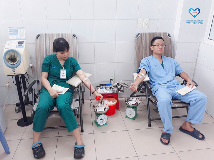 Nhân viên bệnh viện hiến máu cứu bệnh nhân - Ảnh 1.
