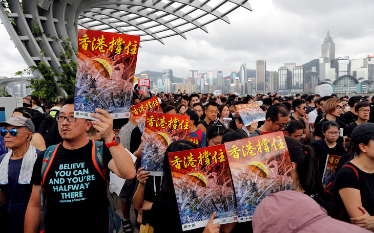 Người Hong Kong biểu tình, lần này nhắm vào du khách Trung Quốc