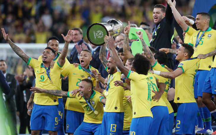 Tuyển Brazil tưng bừng mừng ngôi vương ở Copa America 2019
