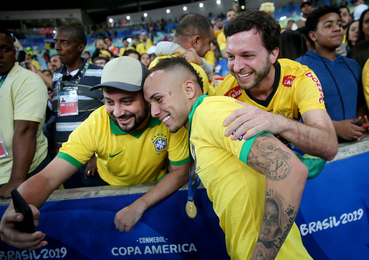 Alves tuổi 36 nhận danh hiệu Cầu thủ hay nhất Copa America 2019 - Ảnh 3.
