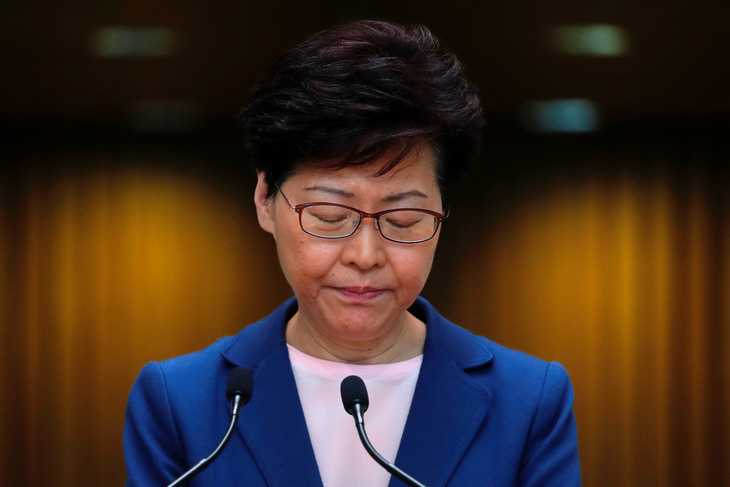 Lãnh đạo Hong Kong Carrie Lam thông báo dự luật dẫn độ đã chết - Ảnh 1.