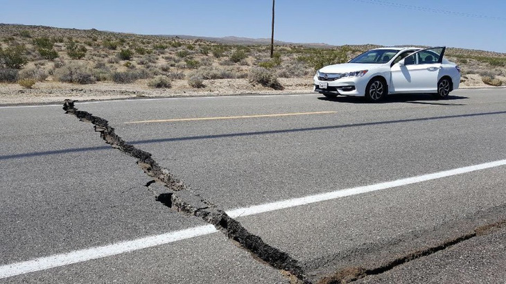 Vết nứt lớn do động đất ở California có thể nhìn thấy từ không gian - Ảnh 2.