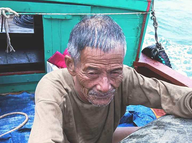 Ông cụ 65 tuổi tắm biển bị sóng cuốn ra biển một ngày đêm vẫn khỏe - Ảnh 2.