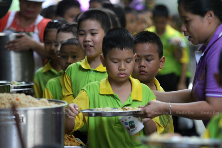 Thái Lan điều tra toàn quốc nạn ăn chặn tiền cơm trưa của học sinh - Ảnh 1.