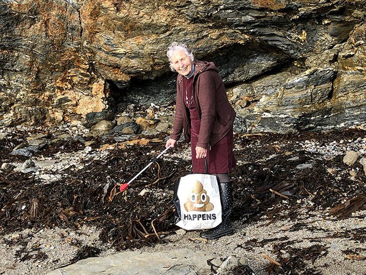 Nữ chiến binh rác 70 tuổi dọn rác 52 bãi biển - Ảnh 7.
