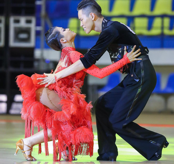 Yoga khỏa thân, dancesport có động tác nhạy cảm, trái thuần phong mỹ tục sẽ bị phạt - Ảnh 1.