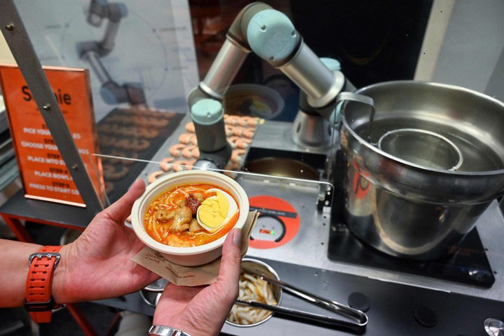 Singapore chế tạo robot đầu bếp - Ảnh 1.