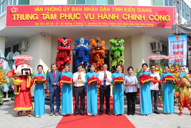 Trung tâm hành chính công Kiên Giang hoạt động với phương châm 5 hơn - Ảnh 1.