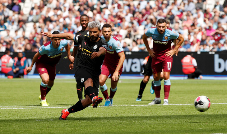 Sterling lập hat-trick, M.C đại thắng West Ham trận ra quân - Ảnh 2.