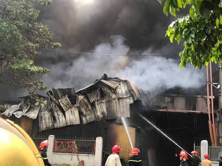Cháy lớn tại Khu công nghiệp Sài Đồng gần Aeon Mall Long Biên - Ảnh 4.