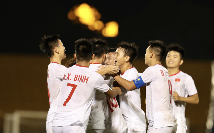 Bỏ lỡ gần chục cơ hội, U18 VN chỉ thắng U18 Singapore 3-0