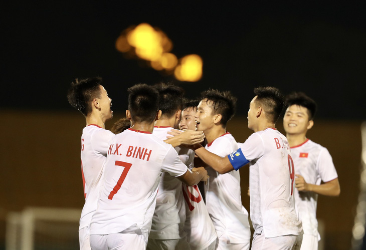 Bỏ lỡ gần chục cơ hội, U18 VN chỉ thắng U18 Singapore 3-0 - Ảnh 1.