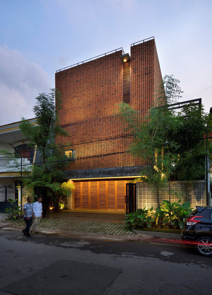 Ngôi nhà gạch xếp truyền thống mà phá cách ở Indonesia - Ảnh 8.