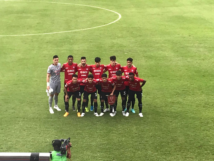 Để thủng lưới 2 bàn, Văn Lâm vẫn được chấm điểm cao nhất ở Muangthong United - Ảnh 1.