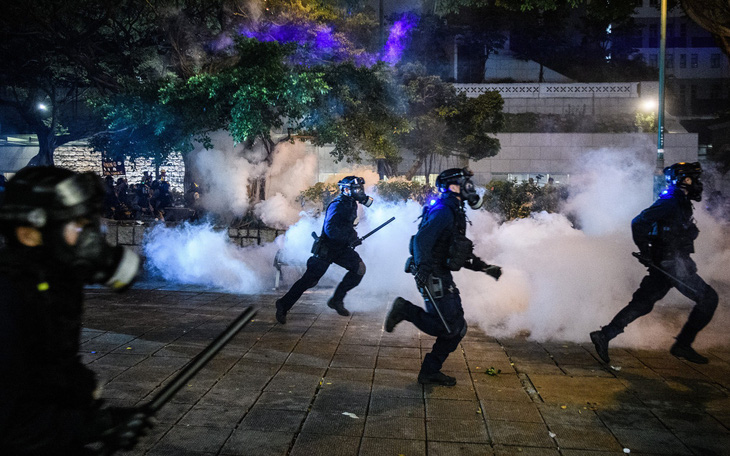 Cảnh sát Hong Kong bắt gần 150 người biểu tình quá khích