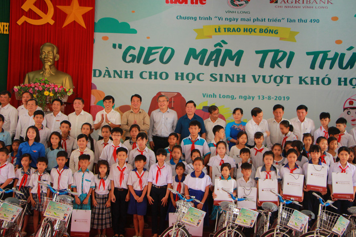 280 suất học bổng Gieo mầm tri thức cho học sinh nghèo Vĩnh Long - Ảnh 8.