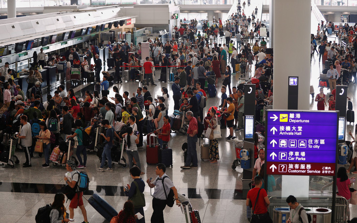 Hàng không, du lịch Hong Kong thiệt hại nặng vì biểu tình