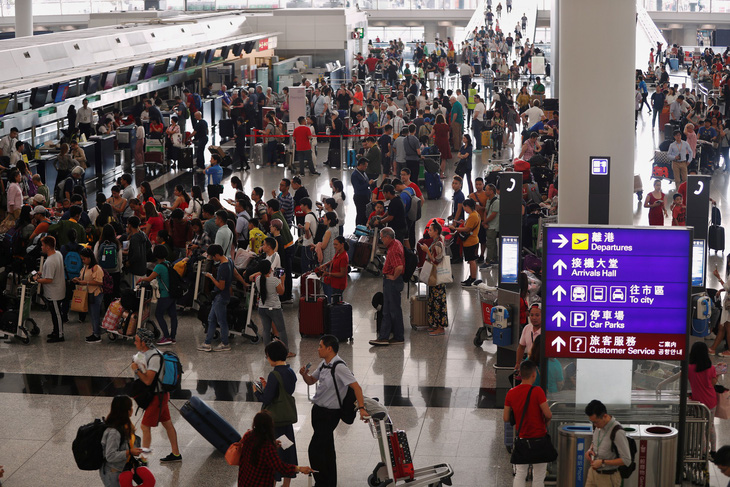 Hàng không, du lịch Hong Kong thiệt hại nặng vì biểu tình - Ảnh 1.