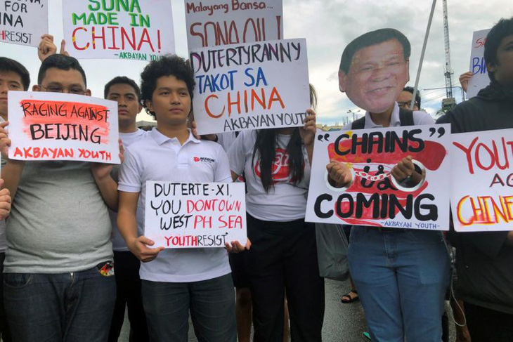 Phó tổng thống Philippines: Dân đang sợ tổng thống bán mình cho Trung Quốc - Ảnh 2.