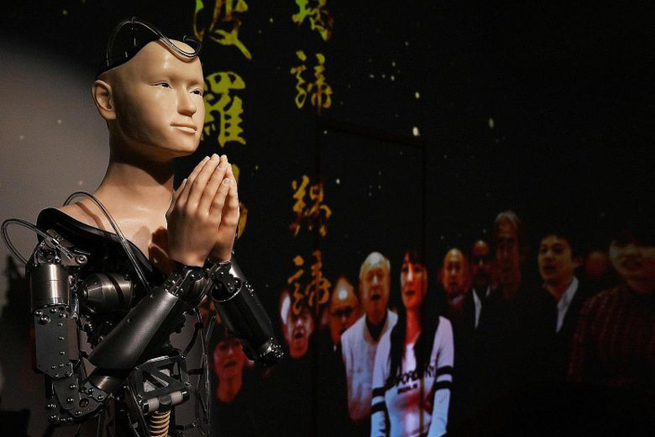 Chùa 400 năm tuổi cho robot thay nhà sư để giảng kinh Phật - Ảnh 1.