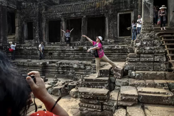 Campuchia cấm ăn uống trong khu đền Angkor Wat - Ảnh 3.