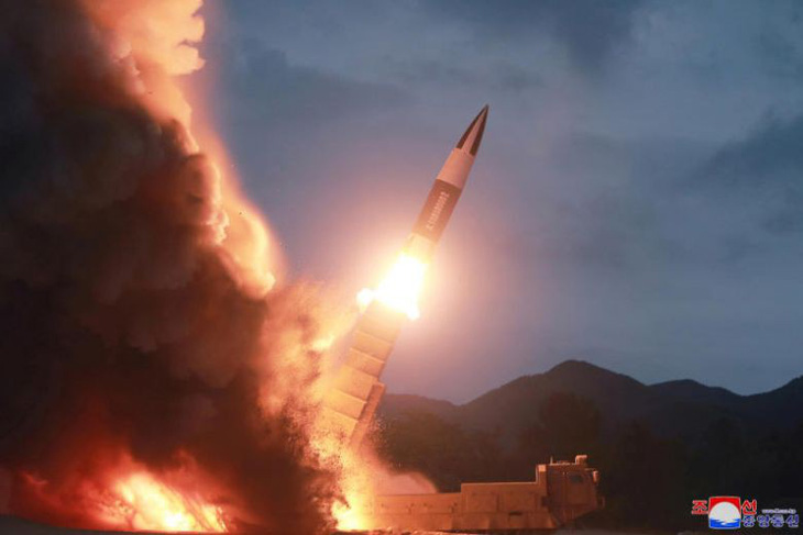 Triều Tiên cảnh báo Mỹ: triển khai tên lửa tầm trung là hành động liều lĩnh - Ảnh 1.