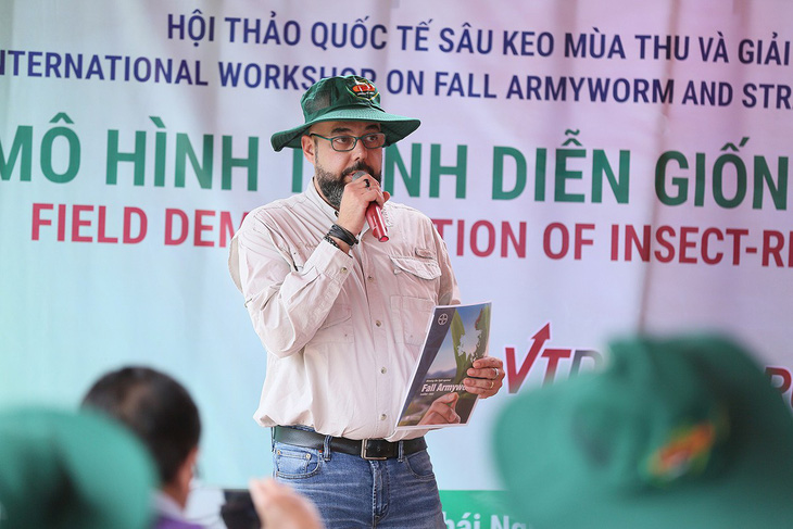 Chuyên gia tới Việt Nam tìm hiểu giải pháp phòng trừ sâu keo - Ảnh 1.