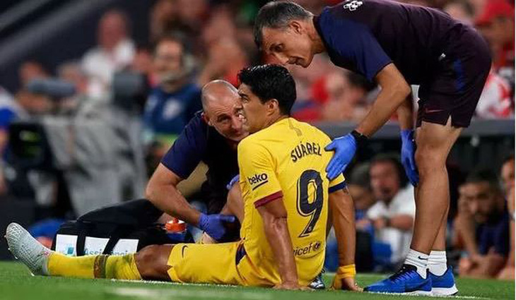 Đã không ghi bàn, Luis Suarez còn bị chấn thương phải rời sân - Ảnh 2.