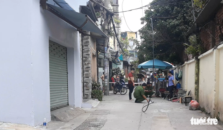 Tử vong vì bị dây điện rơi trúng khi đang uống cà phê tại quận Tân Bình - Ảnh 2.