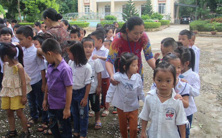 Học trò vùng lũ Na Mèo rộn ràng ngày tựu trường