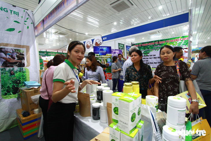Hội chợ ở Đà Nẵng quy tụ nhiều doanh nghiệp quốc tế - Ảnh 1.
