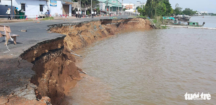 An Giang cố gắng khắc phục sạt lở quốc lộ 91 trong 2 tuần - Ảnh 1.