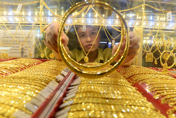 Giá vàng tăng gần 41 triệu đồng/lượng giữa căng thẳng Mỹ - Trung - Ảnh 1.