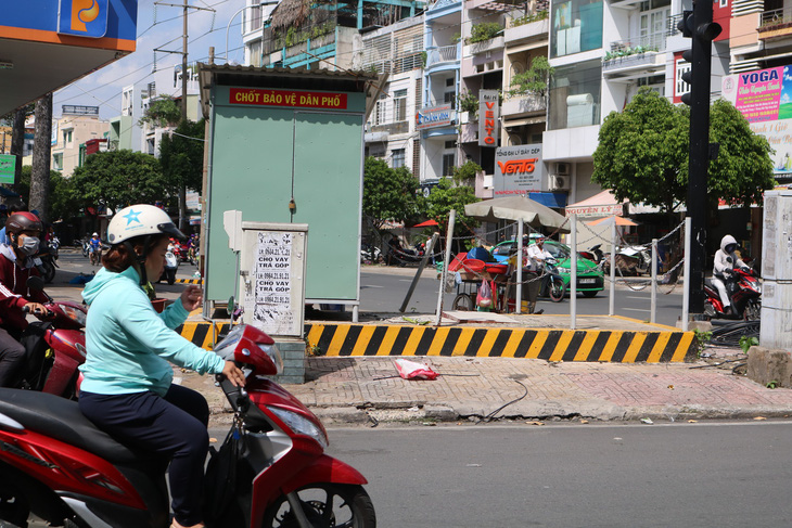 TP.HCM: nhiều chốt bảo vệ dân phố, dân phòng để chơi không - Ảnh 3.