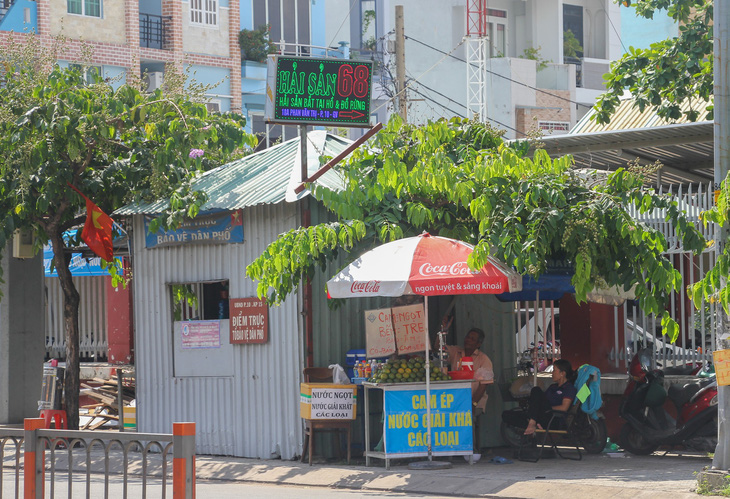 TP.HCM: nhiều chốt bảo vệ dân phố, dân phòng để chơi không - Ảnh 4.