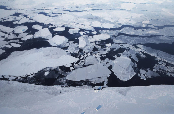 Vì sao Greenland mất 12,5 tỉ tấn băng chỉ trong một ngày? - Ảnh 1.