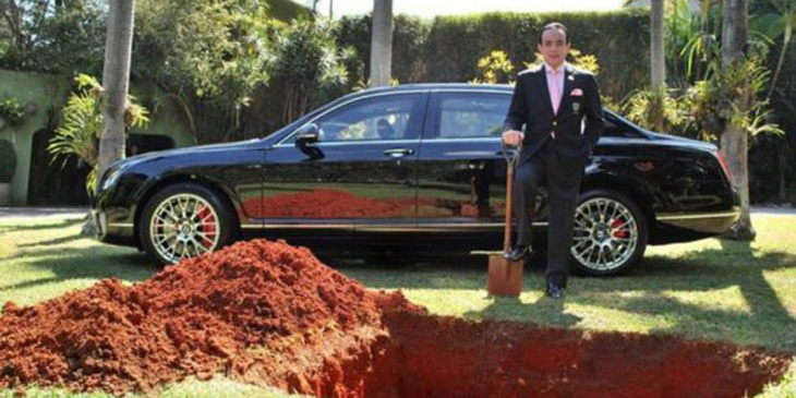 Chôn xe Bentley và thông điệp của tỉ phú Brazil - Ảnh 1.
