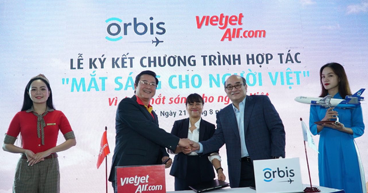 Vietjet cùng Bệnh viện bay chung tay mang ánh sáng tới hàng triệu đôi mắt - Ảnh 1.