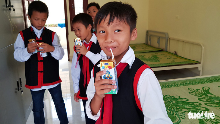 Vinamilk tặng hơn 71.000 ly sữa cho học sinh vùng cao tại Quảng Ninh - Ảnh 4.