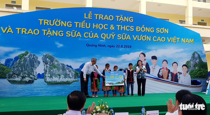 Vinamilk tặng hơn 71.000 ly sữa cho học sinh vùng cao tại Quảng Ninh - Ảnh 5.