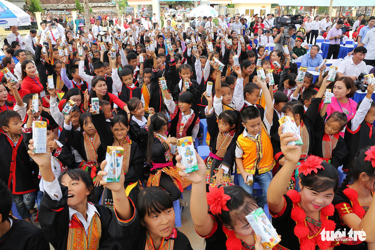 Vinamilk tặng hơn 71.000 ly sữa cho học sinh vùng cao tại Quảng Ninh - Ảnh 3.