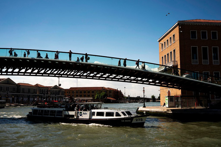 Venice phạt kiến trúc sư 86.000 USD vì xây cầu yếu - Ảnh 1.