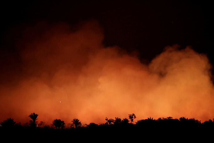 Tổng thống Brazil chỉ trích quốc tế xen vào việc nội bộ trong vụ cháy rừng Amazon - Ảnh 2.