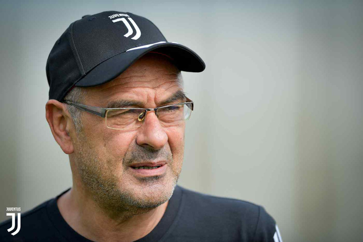 HLV Sarri vắng mặt trận ra quân cùng CLB Juventus ở Serie A vì viêm phổi - Ảnh 1.