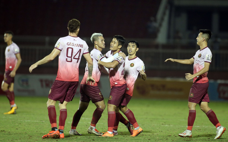 Thắng 2-0 từ sút xa, CLB Sài Gòn đẩy Thanh Hóa xuống vị trí nguy hiểm