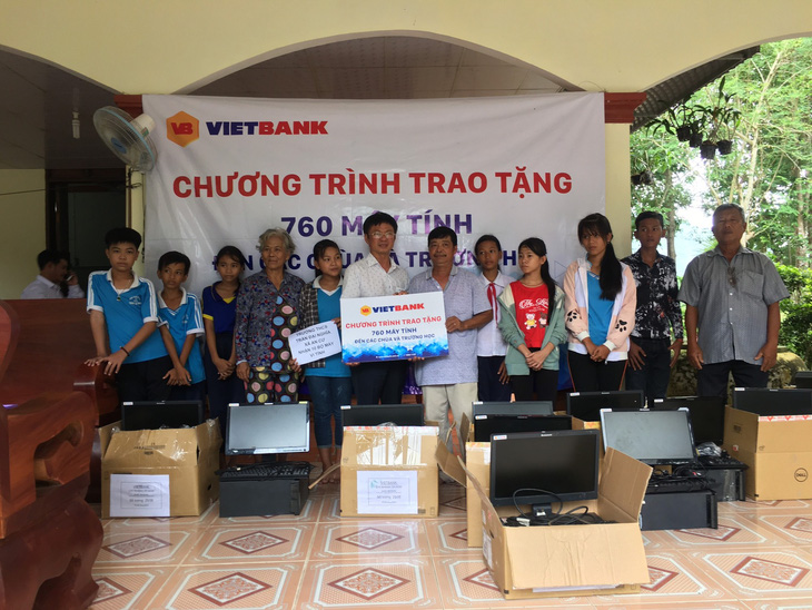 Vietbank tặng 760 máy tính cho các chùa và trường học - Ảnh 2.